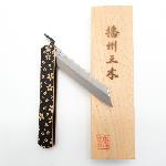 Higonokami «Kinzakura», con motivo de flores de cerezo doradas.