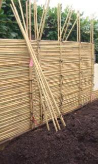 Herramientas y materiales para la confección de una empalizada