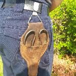 Gancho articulado para cinturón para estuches de podadoras