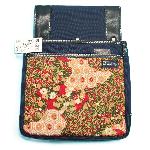 Bolsa japonesa para herramientas con motivo Nishiki (brocado japonés) en tonos rojos y rosas predominantes.